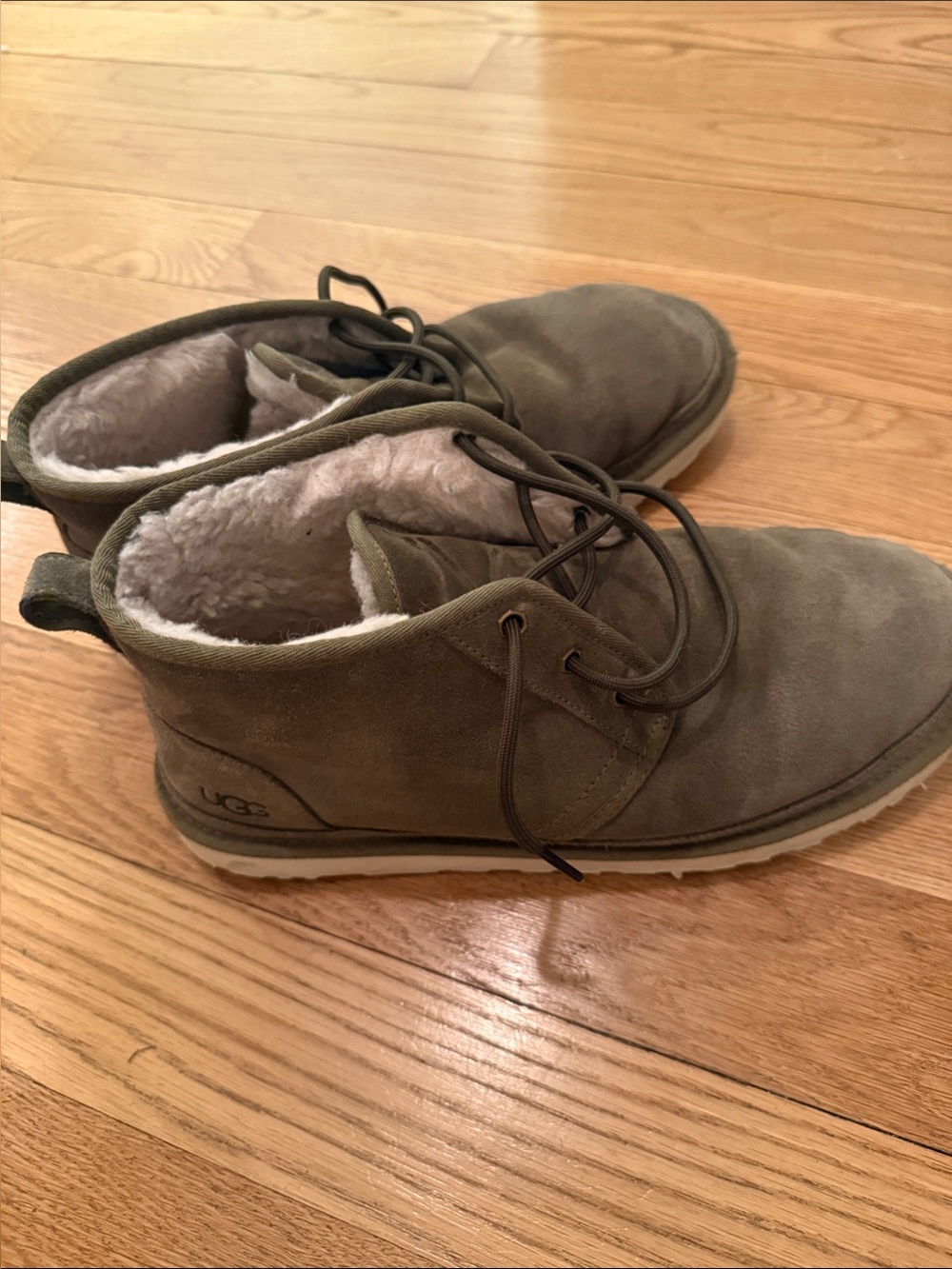 UGG Men's Chukka Boot in Olive Suede with Shearling